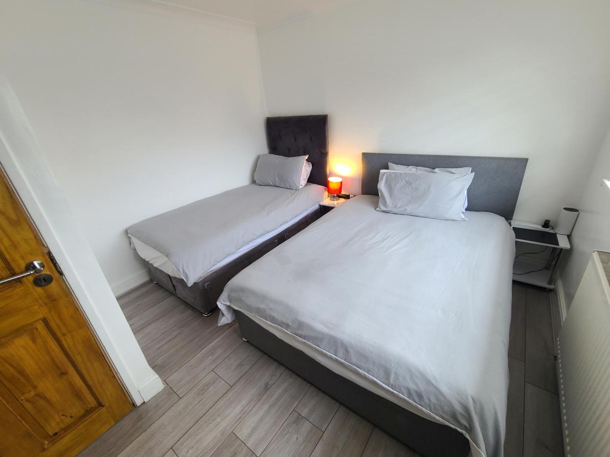 Gatwick Rooms-Travel Service-Airport Parking Ifield Exterior photo