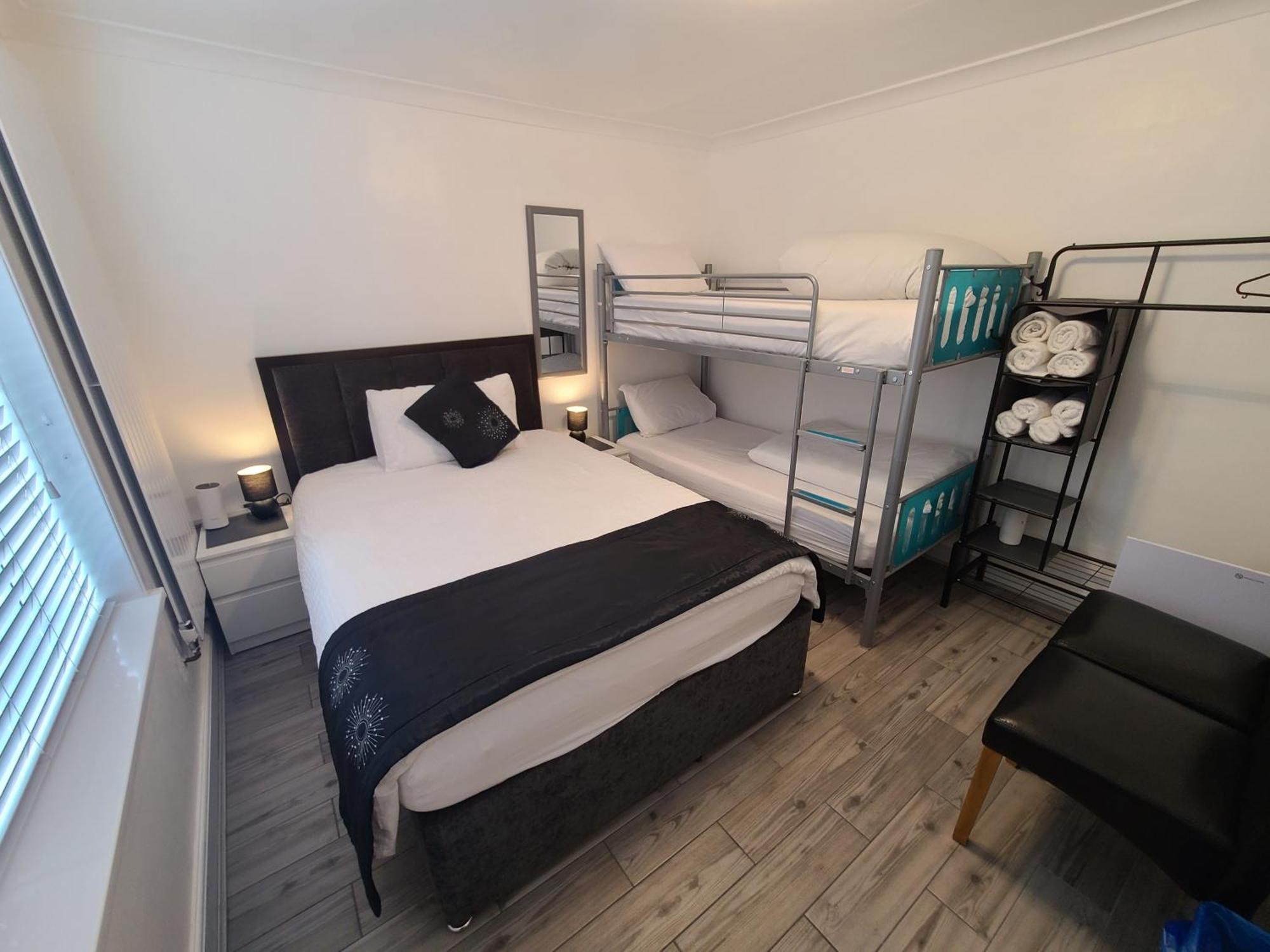 Gatwick Rooms-Travel Service-Airport Parking Ifield Exterior photo