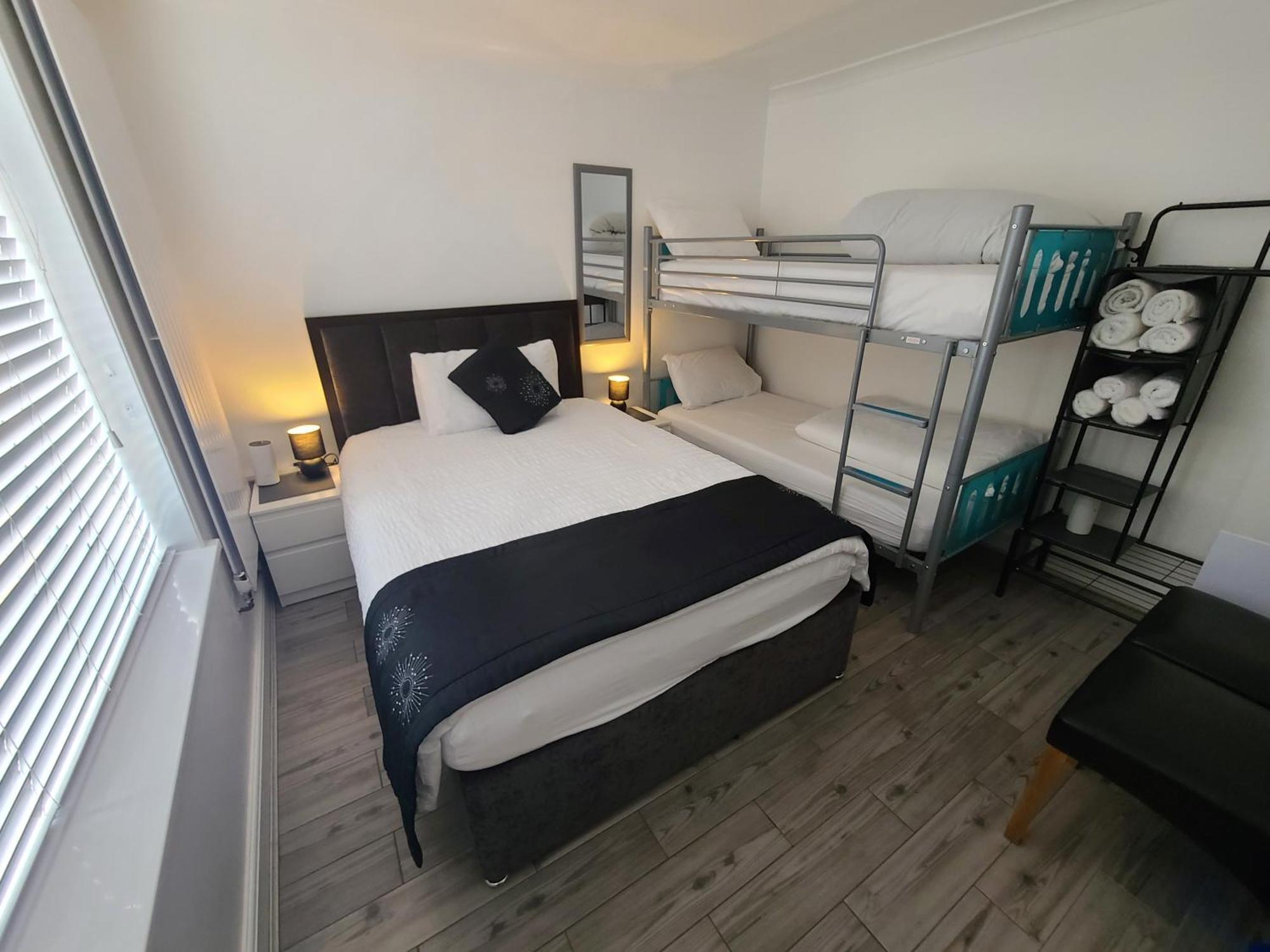 Gatwick Rooms-Travel Service-Airport Parking Ifield Exterior photo