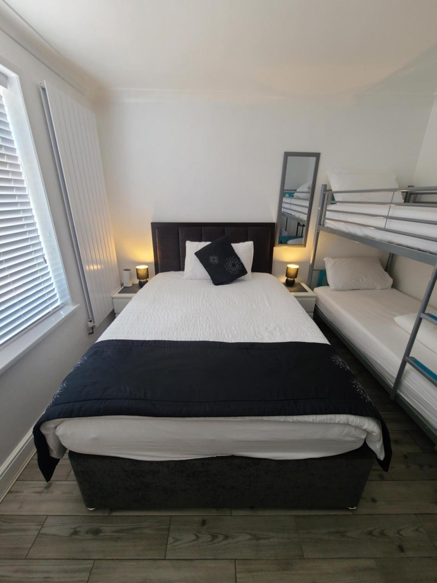 Gatwick Rooms-Travel Service-Airport Parking Ifield Exterior photo